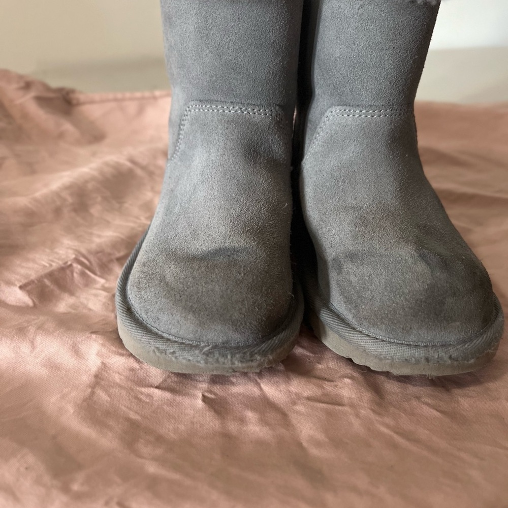 UGG Boots in Gray with Pink Zippers - Picture 2 of 7